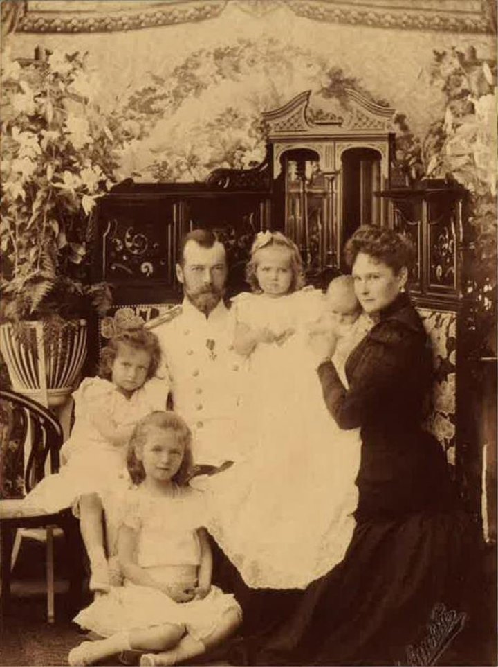Император Николай II с семьей, август 1901, Петергоф