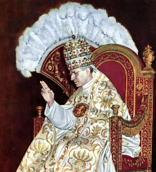 800px-Papst_Pius_XII._Krönung_1939JS-663x732 (1)