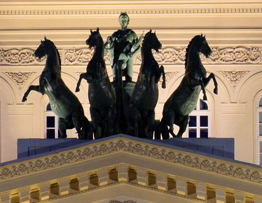 Статуя аполлона на большом театре