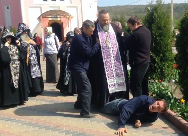 Как православные священники изгоняют бесов