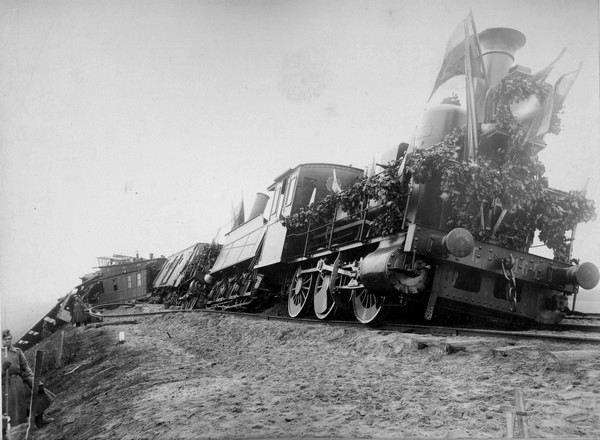 Как Александр III в 1888 году попал в железнодорожную катастрофу