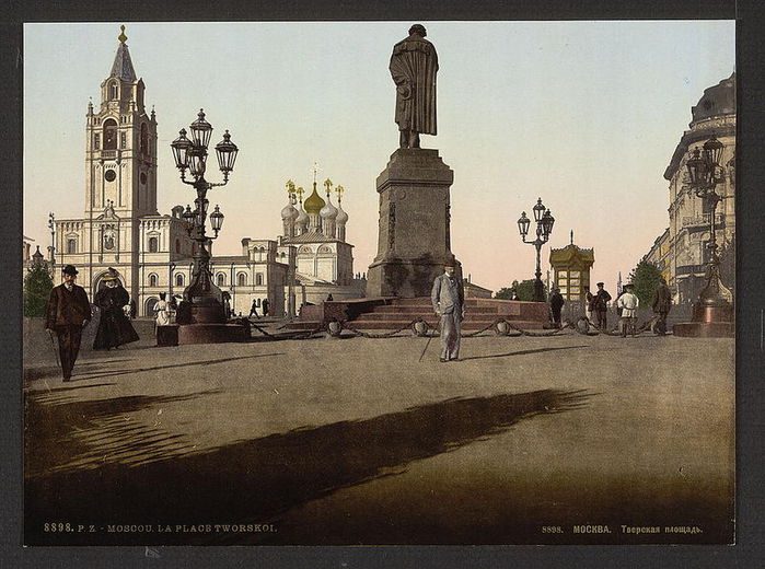 Почему в Москве несколько раз переносили памятник Пушкину