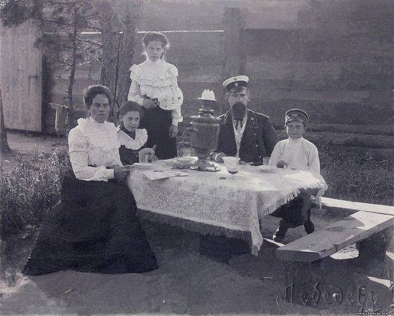 Традиция «открытого стола»: кто мог обедать с хозяином дома на Руси