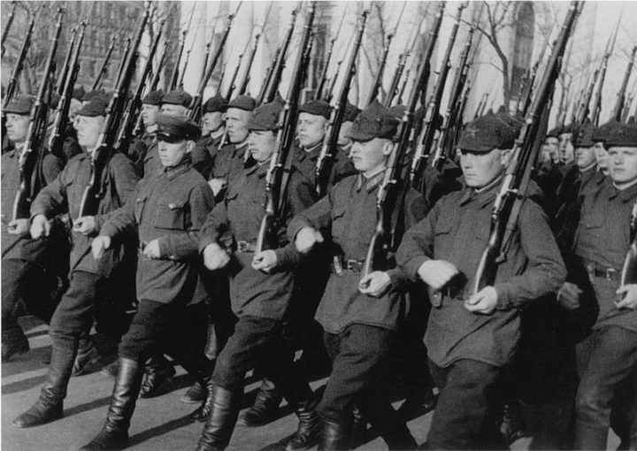 Как Троцкий создал Красную Армию из подручных средств
