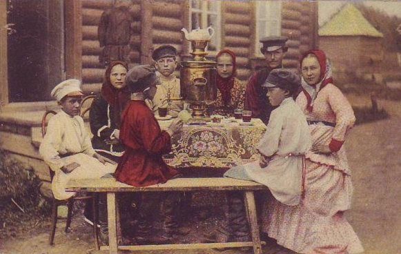Какие древние языческие обычаи сохранились в русских застольных традициях