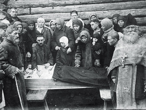 Зачем русские фотографировали похороны
