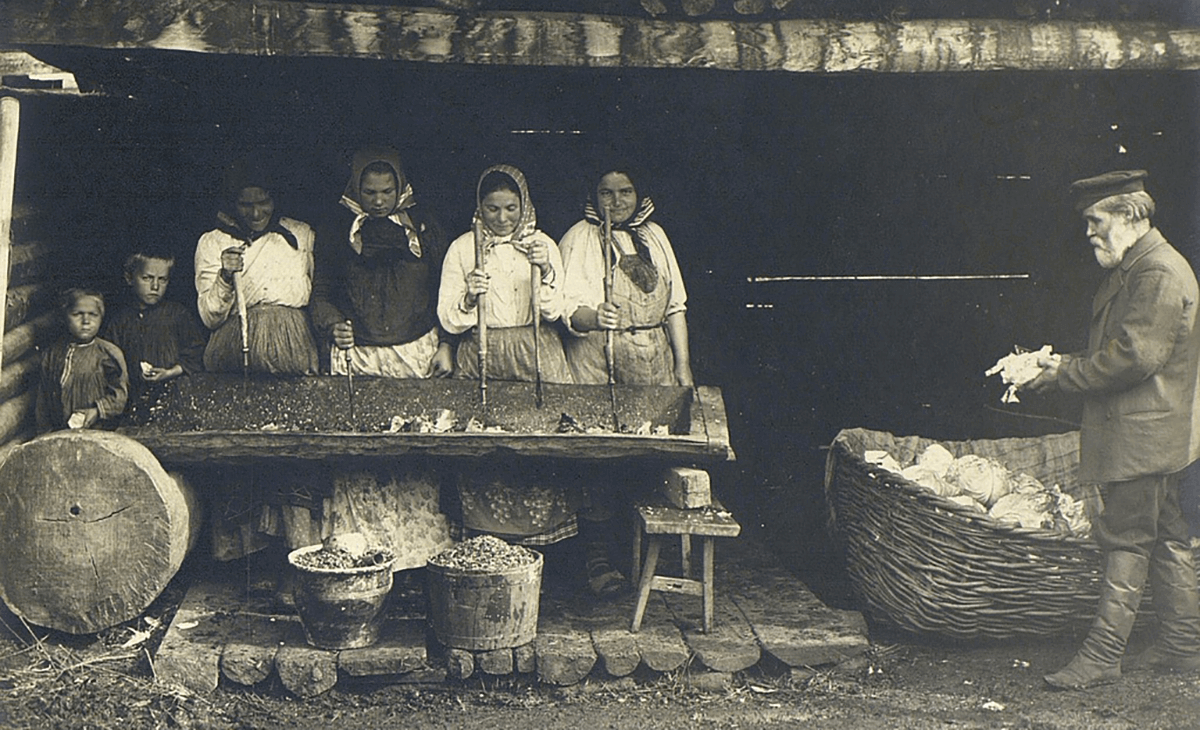 Еда 100 лет назад. Фотограф Вильям Каррик (1827—1878). Крестьяне 19 века. Крестьянский стол.