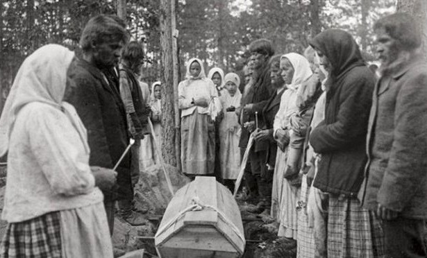 Почему в России родственникам покойного нельзя нести гроб