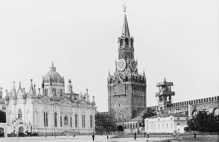 Как Спасскую башню Кремля использовали в качестве ловушки при защите города