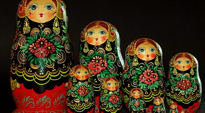 Матрёшка и Кокэси: что общего у символа русской культуры и японской куколки