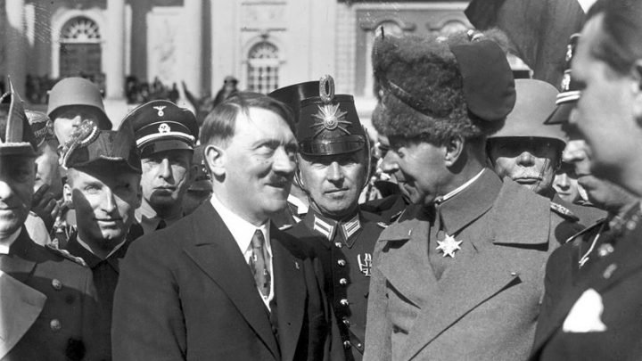 Гитлер, Ленин и Сталин: как время сна влияло на их деятельность