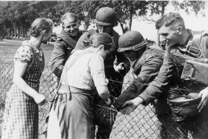 Опасные связи: сколько советских женщин получило алименты от немцев во время Второй мировой