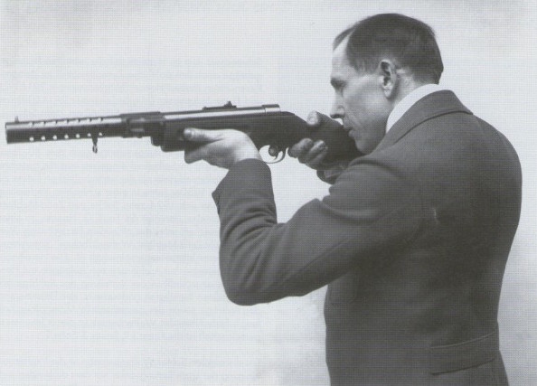 Хуго Шмайссер: почему немецкого оружейника считали создателем автомата Калашникова