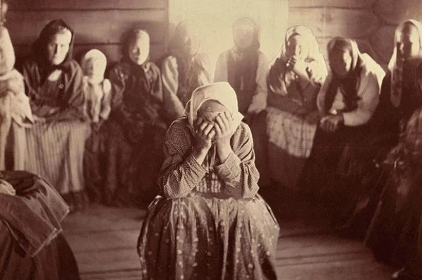 Плакальщицы: зачем на похоронах в дохристианской Руси женщины кричали и рвали одежду