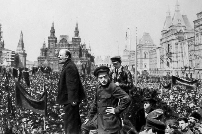 Зачем Ленин перенёс столицу из Петрограда в Москову