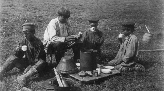 «Монгольский чай»: кто научил русских заключенных пить чифирь