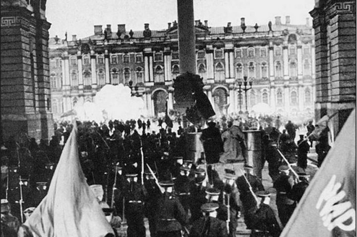 Как Зимний дворец в 1917 году оказался проданным американскому миллионеру