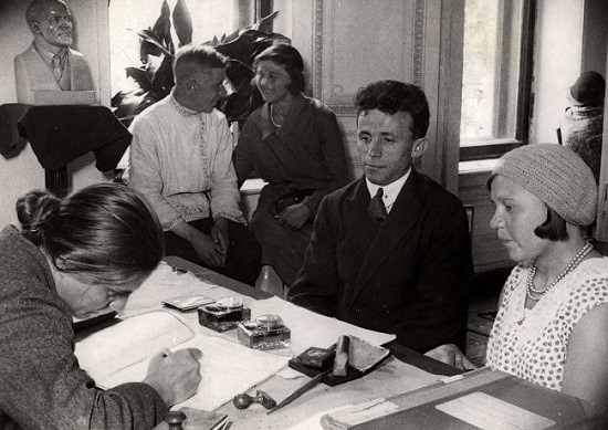 Свадьба по-советски: почему до 1930-х было запрещено носить обручальные кольца