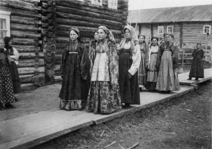 Троецыплятница: почему во время этого обряда русским мужчинам повязывали женские платки