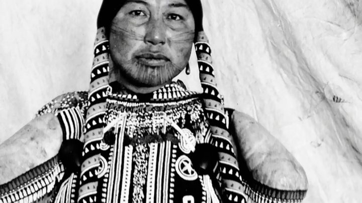 Пропуск в «страну блаженства»: зачем эскимосские женщины покрывают лицо татуировками
