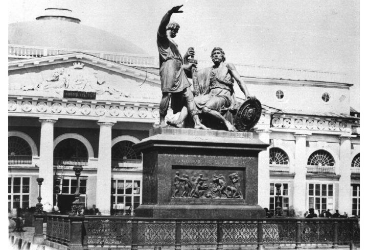 Монумент Минину и Пожарскому в Москве: почему он на самом деле неправильный