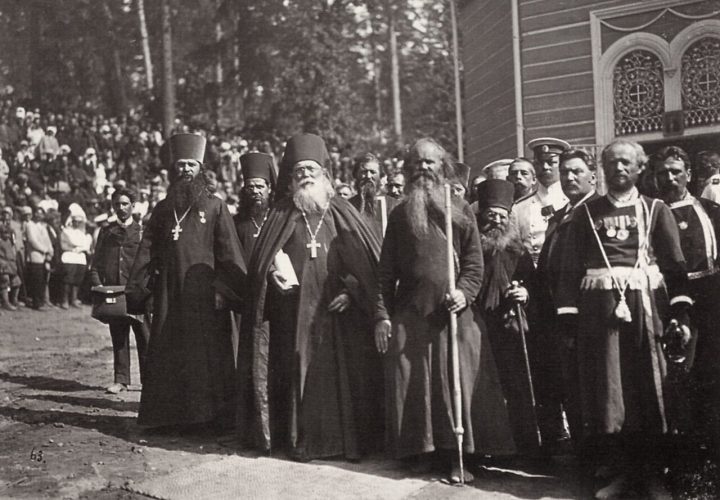 Чего нельзя просить у святых: мнение православных священников