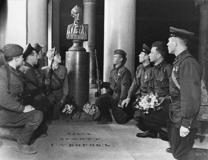 Как советские солдаты использовали могилу Суворова в Великую Отечественную войну