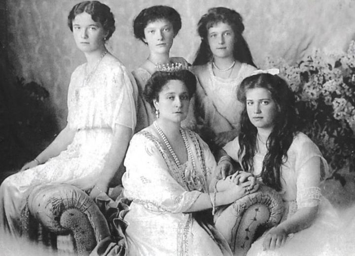 «Ничего не рассказывать»: почему от советских граждан скрывали смерть семьи Николая II