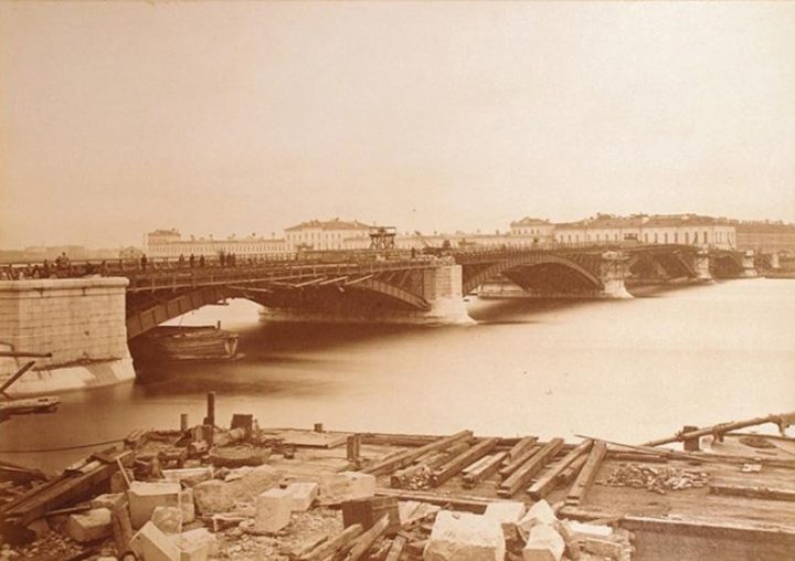 Литейный мост: почему его считают одним из самых страшных мест в Санкт-Петербурге