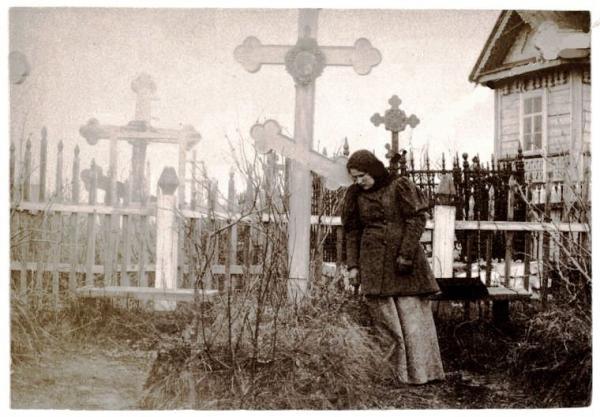 Кому в России ставили на могиле два креста