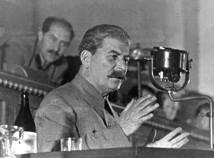 Инсульт Сталина: почему вождю оказали помощь только на следующий день