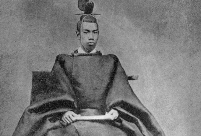 Самый несчастный человек страны: какие правила должен соблюдать японский император