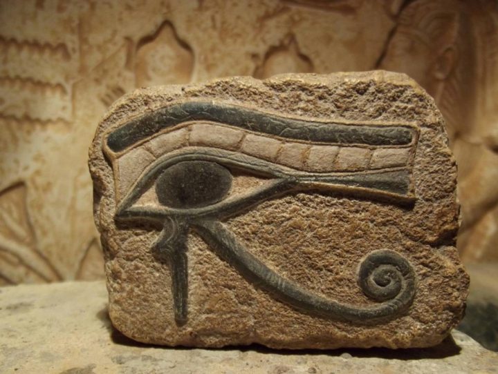 Глаз Гора: почему американцы сделали древнеегипетский знак своим символом