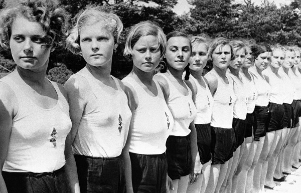 «Мэдхeн-Грeтхeн»: что в Третьем Рейхе планировали сделать с немецкими девушками до 25 лет