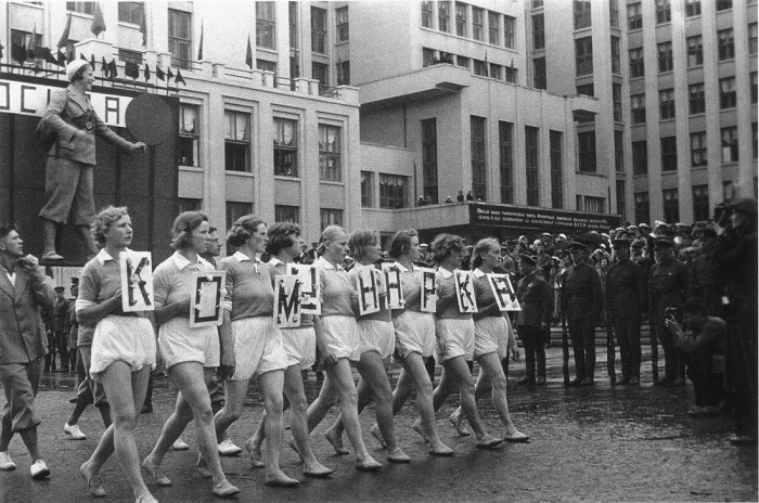 «Трусы упрощенные гладкие»: почему женщины в СССР носили мужское белье