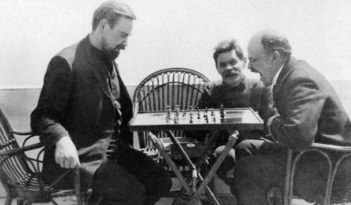 Коньки, шахматы и гиря: какими видами спорта увлекались советские «вожди»