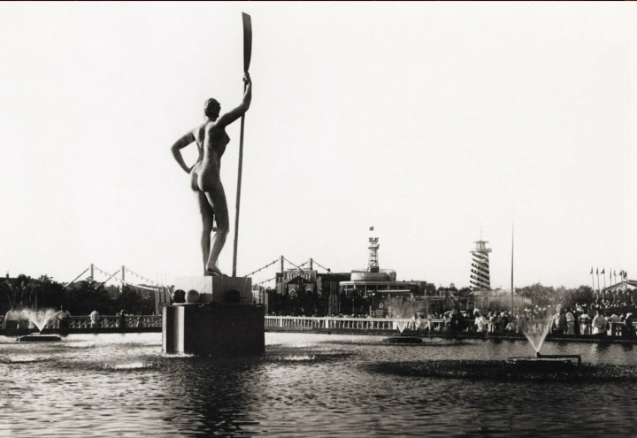 «Девушка с веслом»: как самая откровенная скульптура СССР превратилась в символ безвкусицы