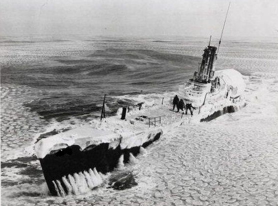 Что обнаружили советские подводники на секретной базе Гитлера в Антарктиде