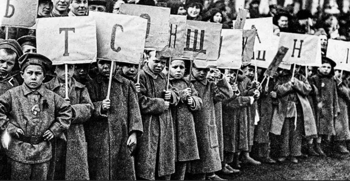 «Азбука революции»: как большевики чуть не перевели русский на латиницу