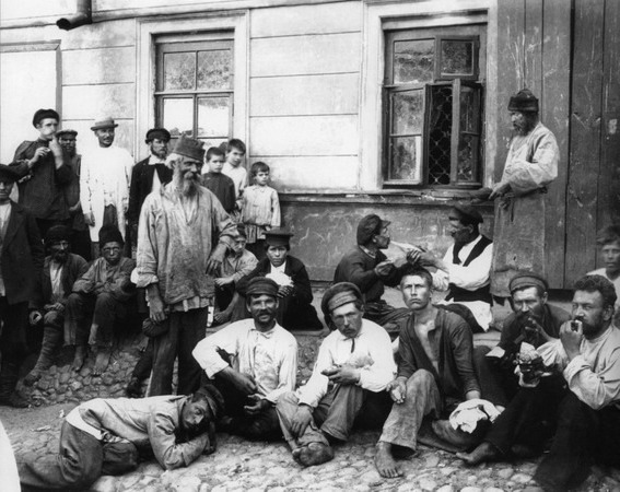 Низшие касты в истории России: чем холопы отличались от смердов