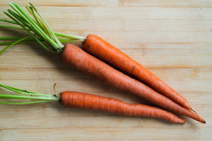Морковный сок: чем он вреден для здоровья