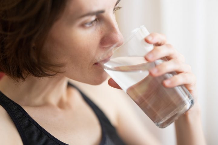 Почему не стоит пить только кипяченную воду