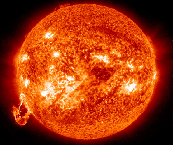 Солнечные вспышки: что это такое и что их вызывает