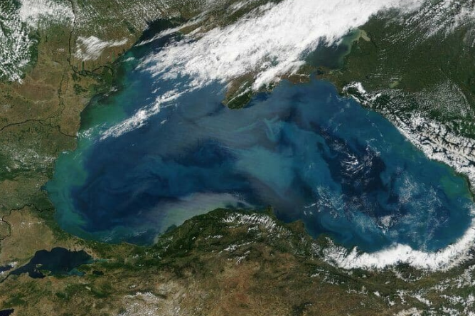 Загадка Чёрного моря: почему на его дне очень прозрачная вода