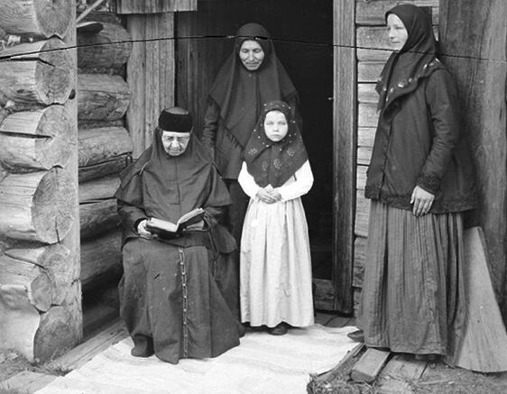 Почему у староверов недавно родившим женщинам запрещалось жить в доме