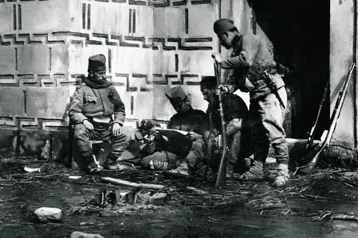 «На небе Бог, на земле Россия»: почему сербы молятся, обратившись в сторону России