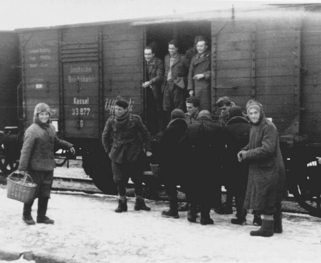 Как в Германии встречали немецких солдат, вернувшихся из советского плена после войны