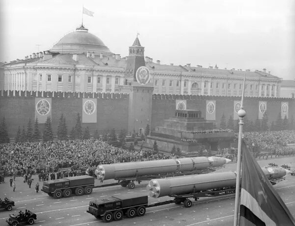 Самый странный парад Победы: что увидели зрители на Красной площади 9 мая 1965 года