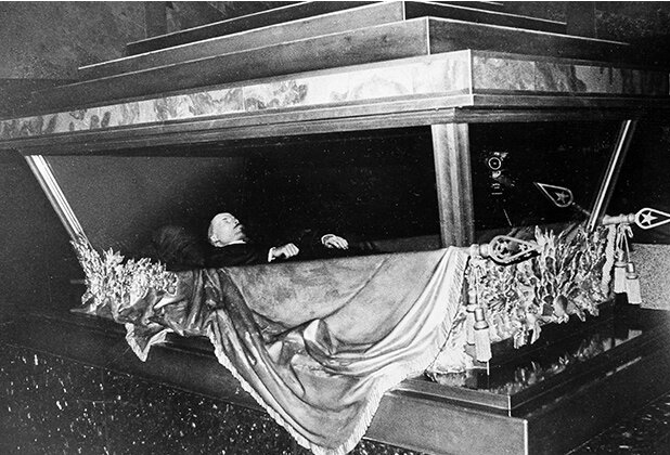 Смертельное выражение лица: почему у покойников изменяется внешность