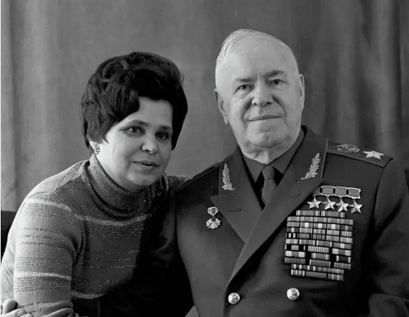 Почему маршала Жукова не похоронили рядом с женой, как он завещал